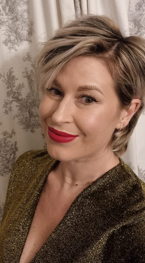 Photo of Nichola, vegan and cruelty free beauty blogger.